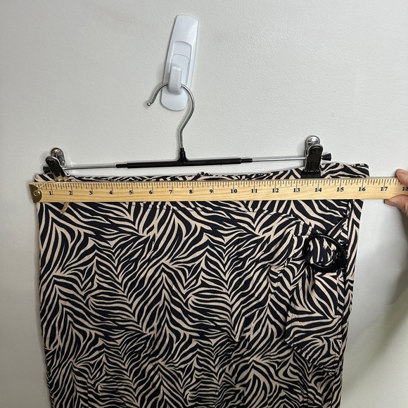 Mango | Animal Print Wrap Detail Skirt Small - Picture 10 of 10